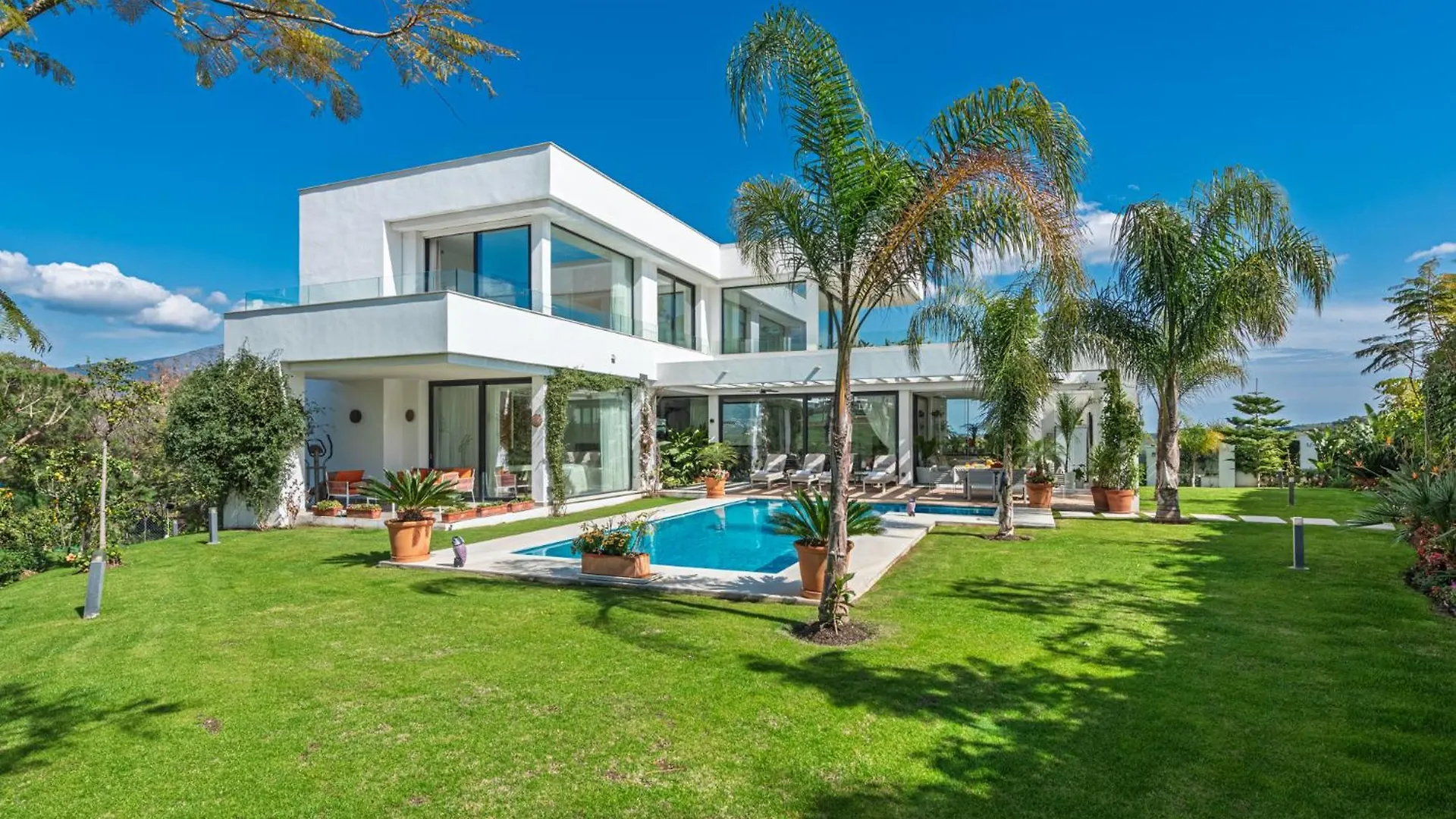 12 Guests - Prime Golf Villa Oasis - Malaga Host Spain